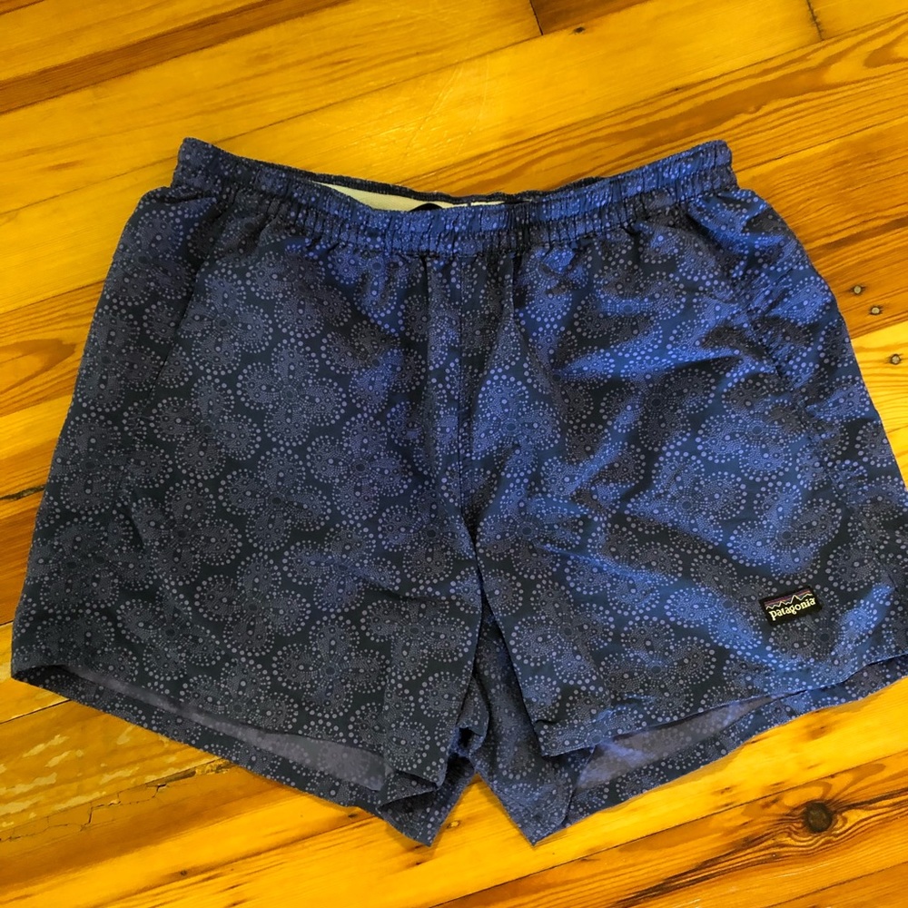 Patagonia Women’s 5 in. Baggies. Size medium